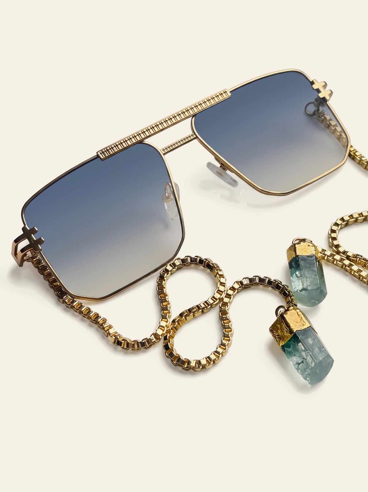 The Portofino - close-up of the blue-grey lens and the ribbed gold brow bar